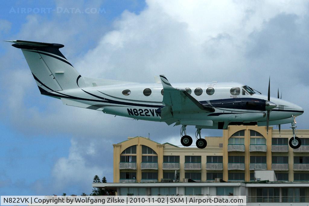 N822VK, 1990 Beech 300 C/N FA-211, visitor