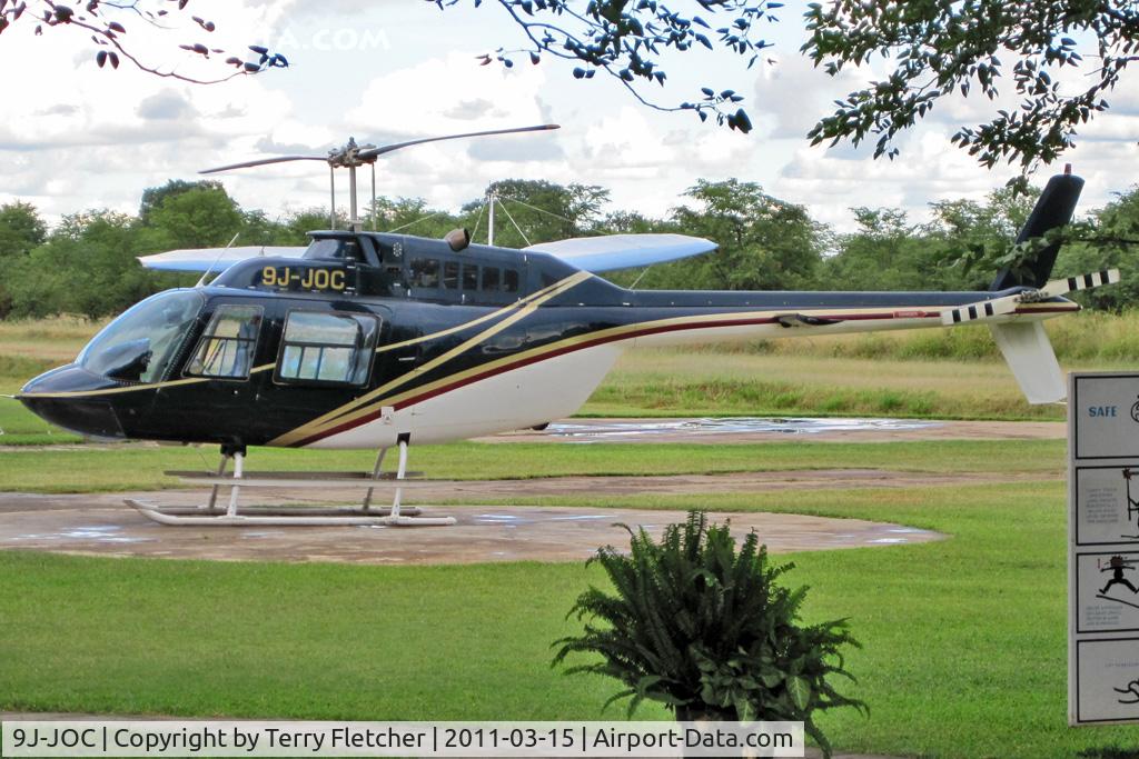 9J-JOC, Bell 206B JetRanger II C/N 1954, Bell Helicopter 206B Jetranger II, c/n: 1954
(ex 5Y-BAG, 5H-BAG and ZS-REK) at Livingstone
Maramba