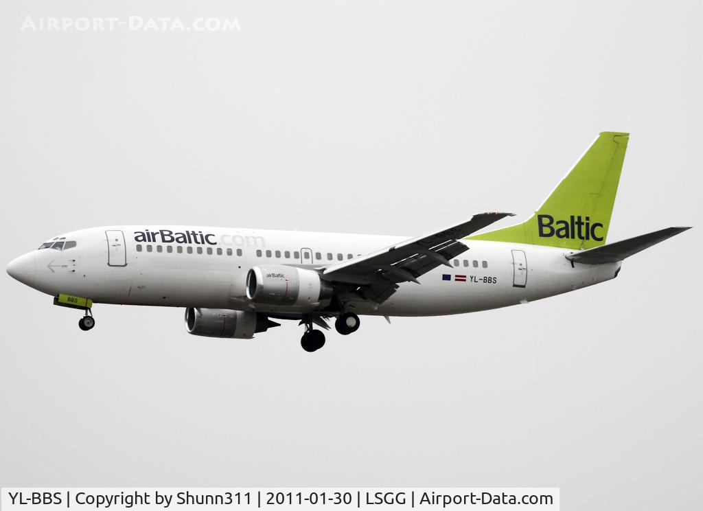 YL-BBS, 1999 Boeing 737-31S C/N 29267, Landing rwy 05