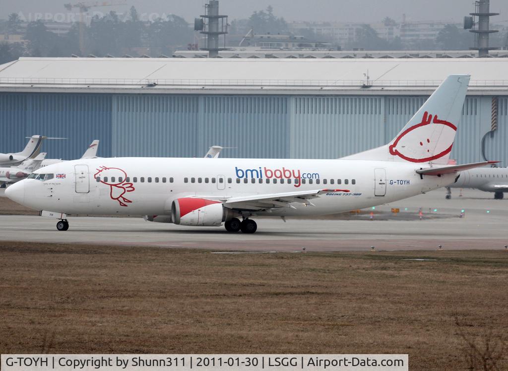 G-TOYH, 1998 Boeing 737-36N C/N 28570, Lining up rwy 05 for departure...