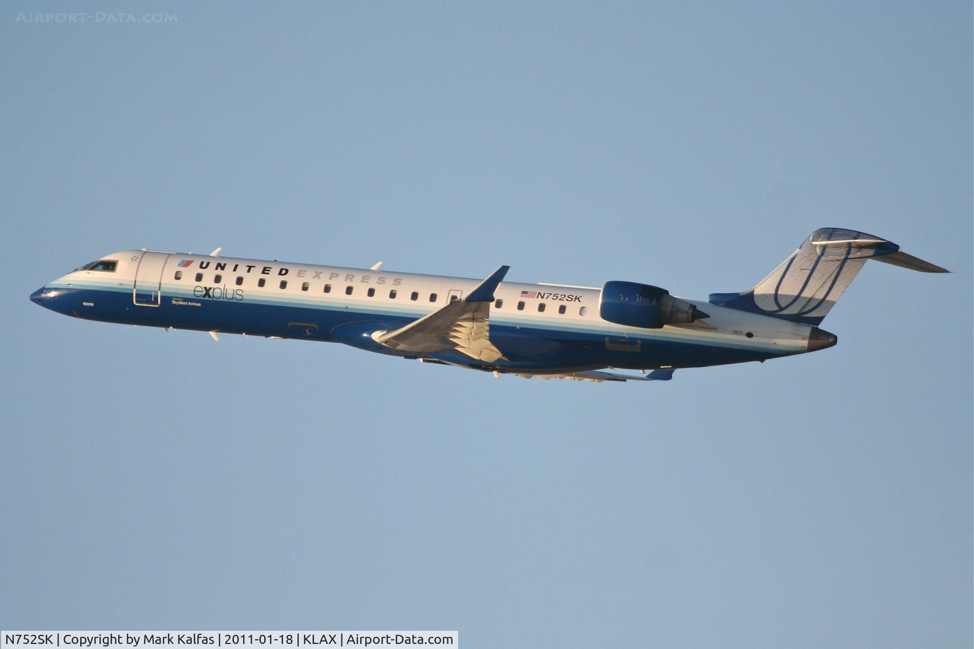 N752SK, 2005 Bombardier CRJ-701ER (CL-600-2C10) Regional Jet C/N 10209, SkyWest/United Express Bombardier CL-600-2C10, SKW4796 departing RWY 25R enroute to KPHX.