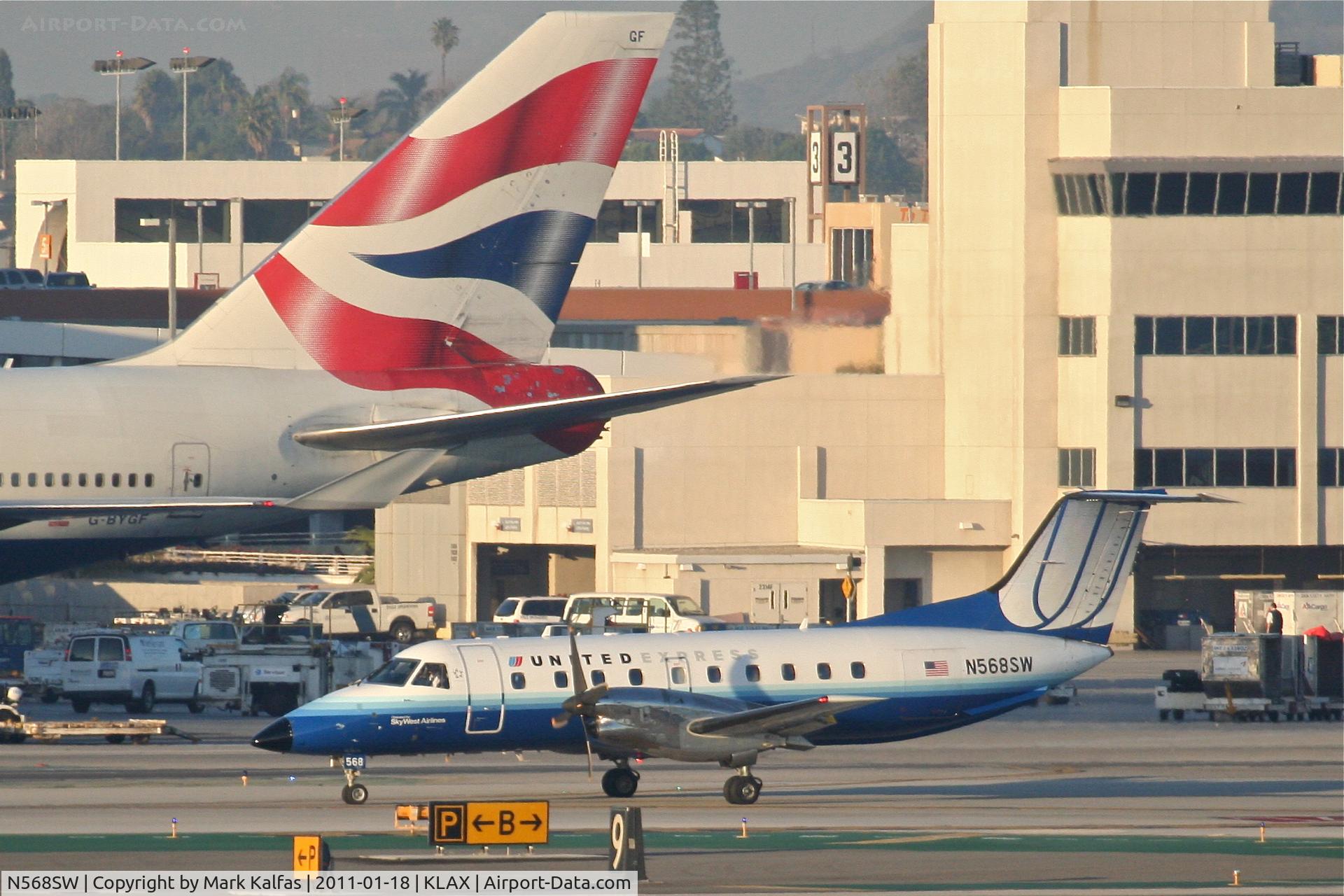 N568SW, 1998 Embraer EMB-120ER Brasilia C/N 120343, SkyWest/United Express Embraer EMB-120ER, SKW6660 on TWY B heading to the North Complex for a 24L departure to KFAT.