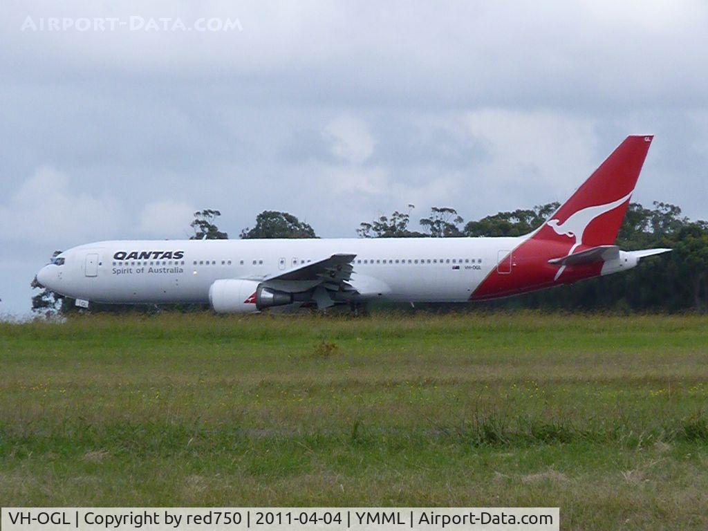 VH-OGL, 1991 Boeing 767-338 C/N 25363, Oscar Golf Lima lined up on runway 16 at Melbourne (Tullamarine)