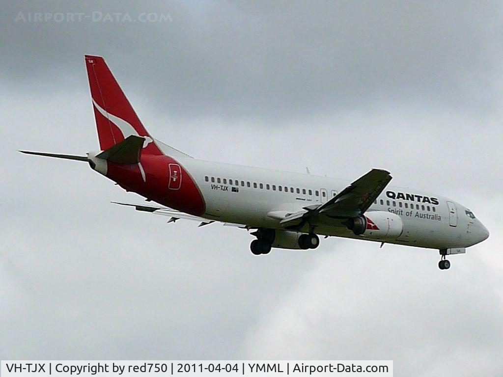 VH-TJX, 1995 Boeing 737-476 C/N 28150, Tango Juliet Xray over the fence on approach to runway 16 at Melbourne (Tullamarine)
