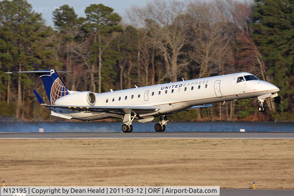 N12195, 2005 Embraer ERJ-145XR (EMB-145XR) C/N 14500943, United Express (ExpressJet Airlines) N12195 landing RWY 23.