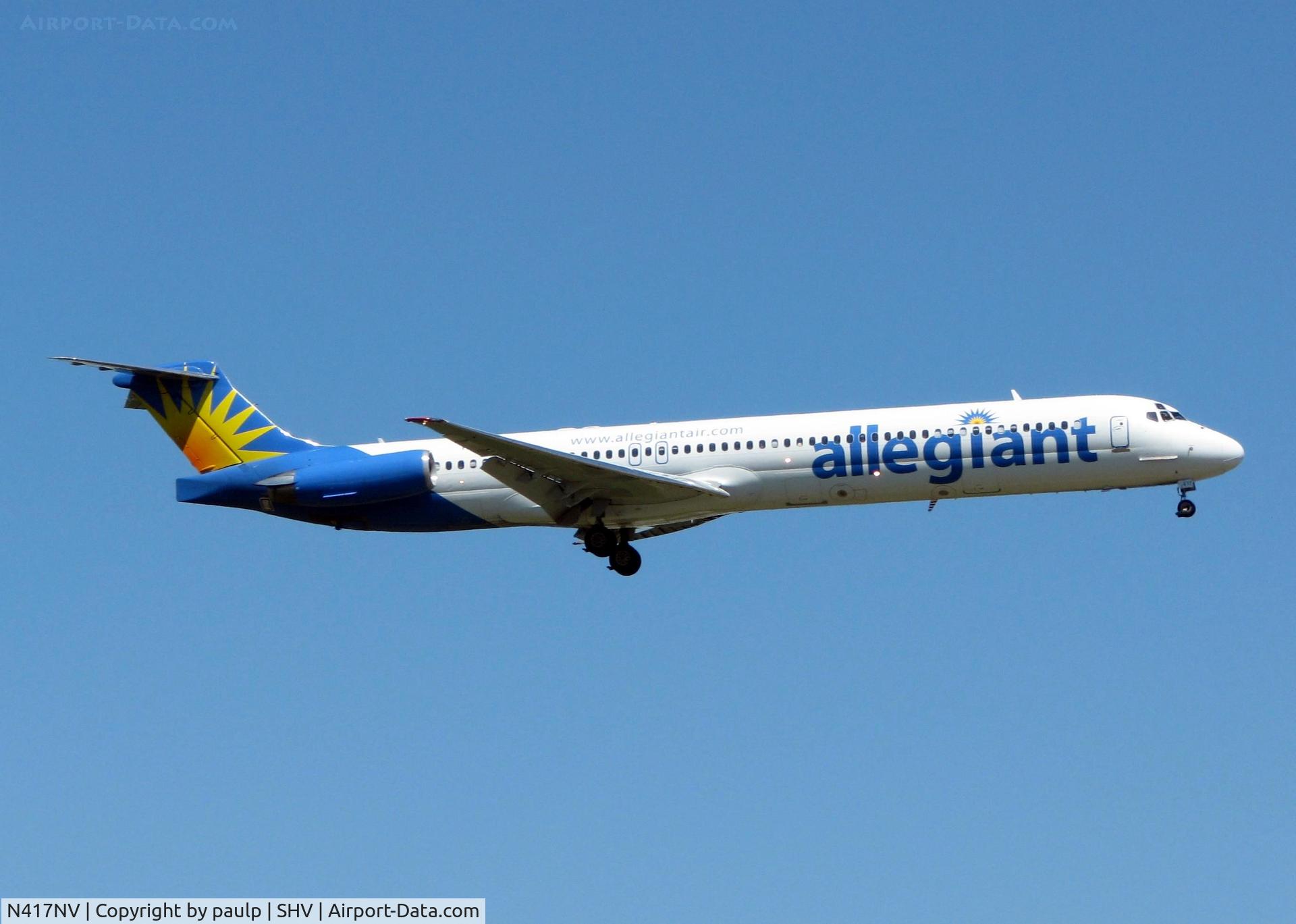N417NV, 1992 McDonnell Douglas MD-83 (DC-9-83) C/N 53347, Landing on Rwy 14 at Shreveport Regional.