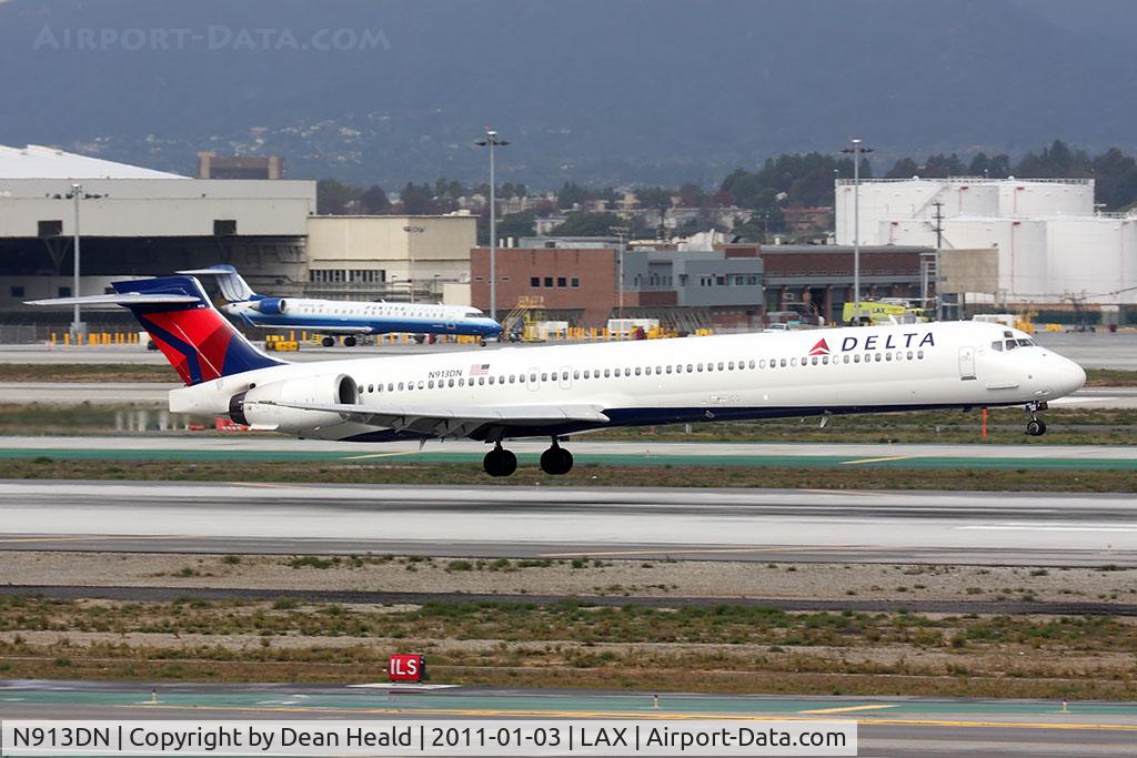 N913DN, 1996 McDonnell Douglas MD-90-30 C/N 53393, Delta Air Lines N913DN (FLT DAL2921) from Minneapolis/St Paul Intl (KMSP) landing RWY 7R, in the up-to-date scheme.