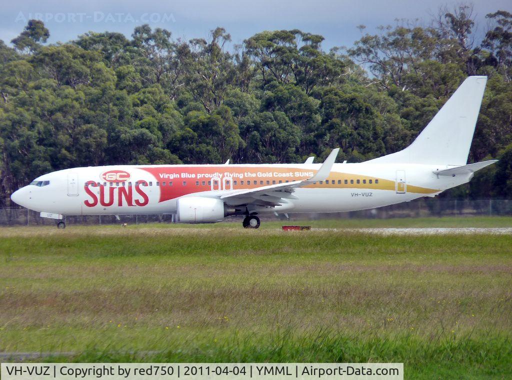 VH-VUZ, 2010 Boeing 737-8FE C/N 39921, The Gold Coast Suns logojet lined up on runway 16 ar Melbourne (Tullamarine).