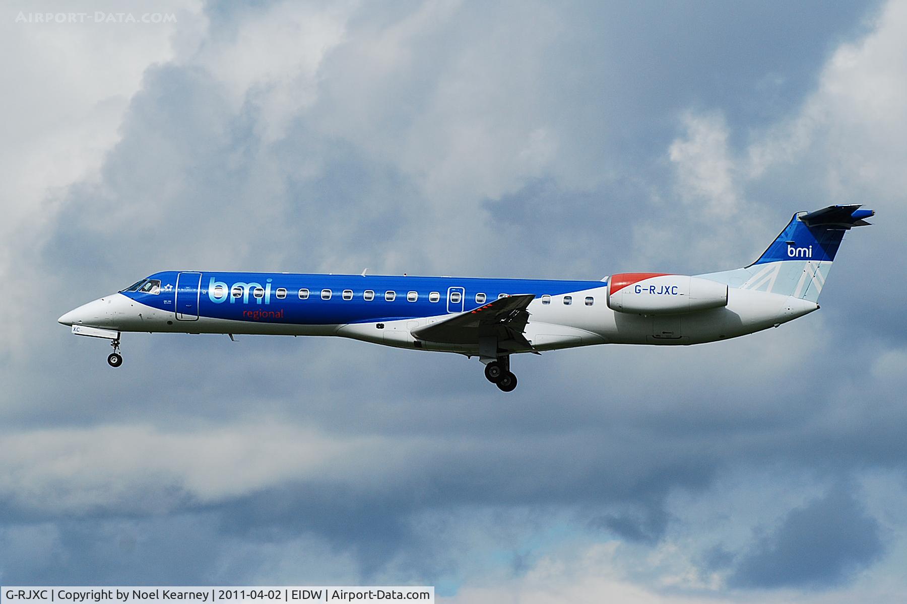 G-RJXC, 1999 Embraer EMB-145EP (ERJ-145EP) C/N 145153, Landing Rwy 28 at EIDW