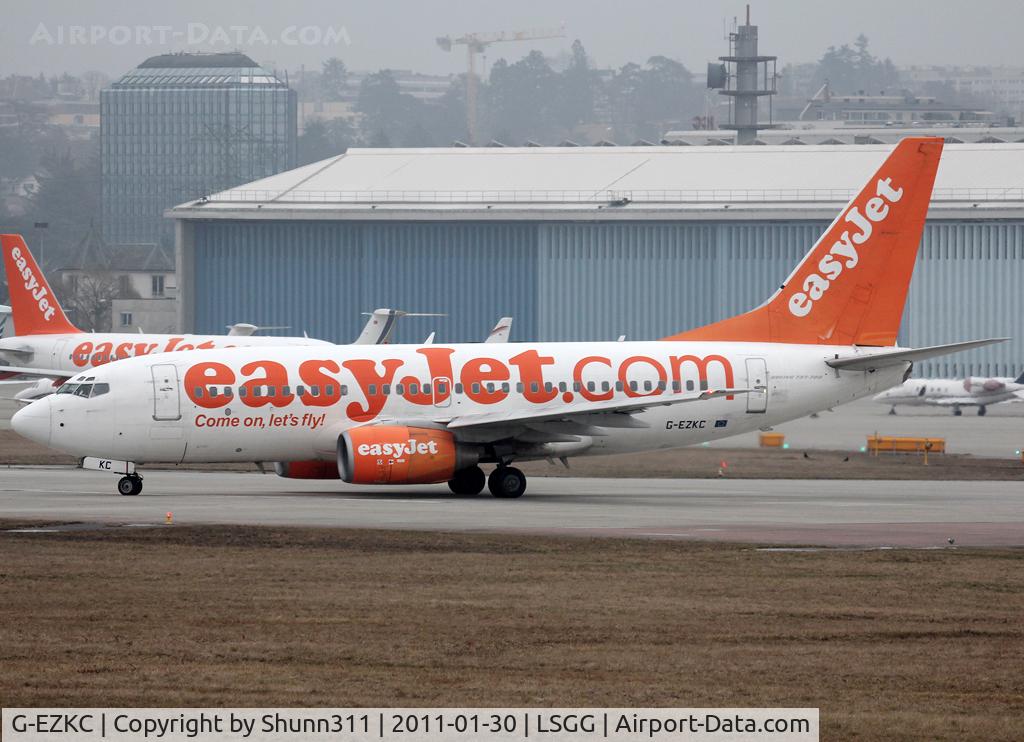 G-EZKC, 2004 Boeing 737-73V C/N 32424, Lining up rwy 05 for departure...