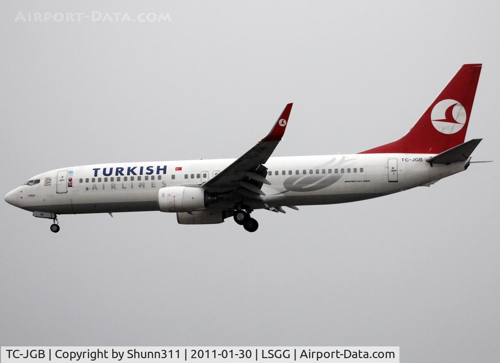 TC-JGB, 2000 Boeing 737-8F2 C/N 29786, Landing rwy 05
