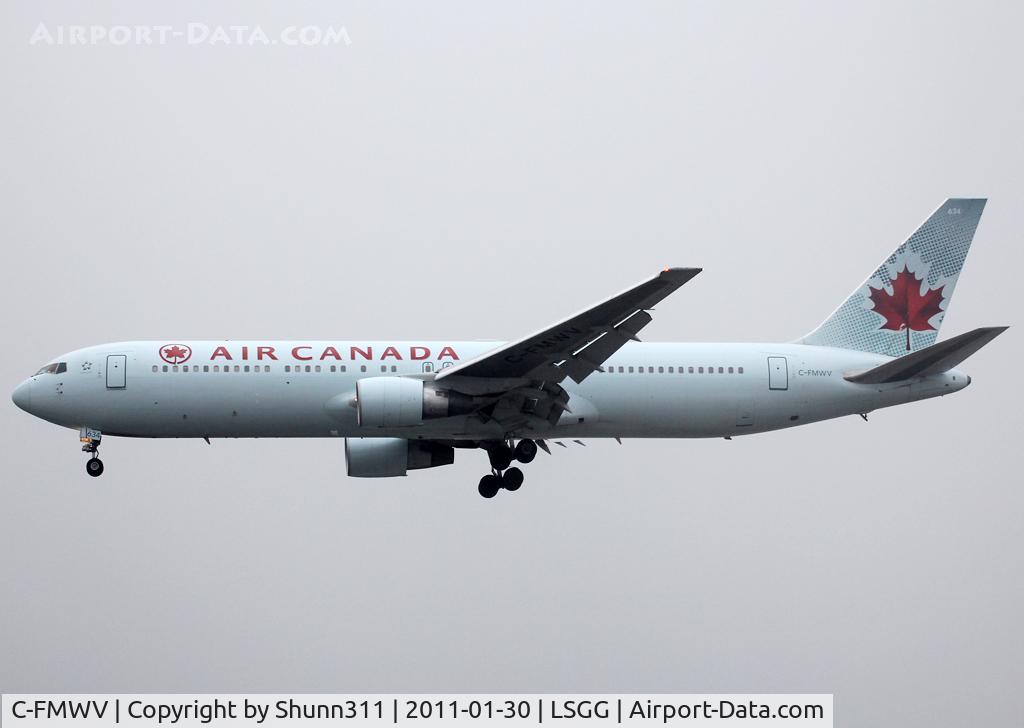 C-FMWV, 1995 Boeing 767-333/ER C/N 25586, Landing rwy 05
