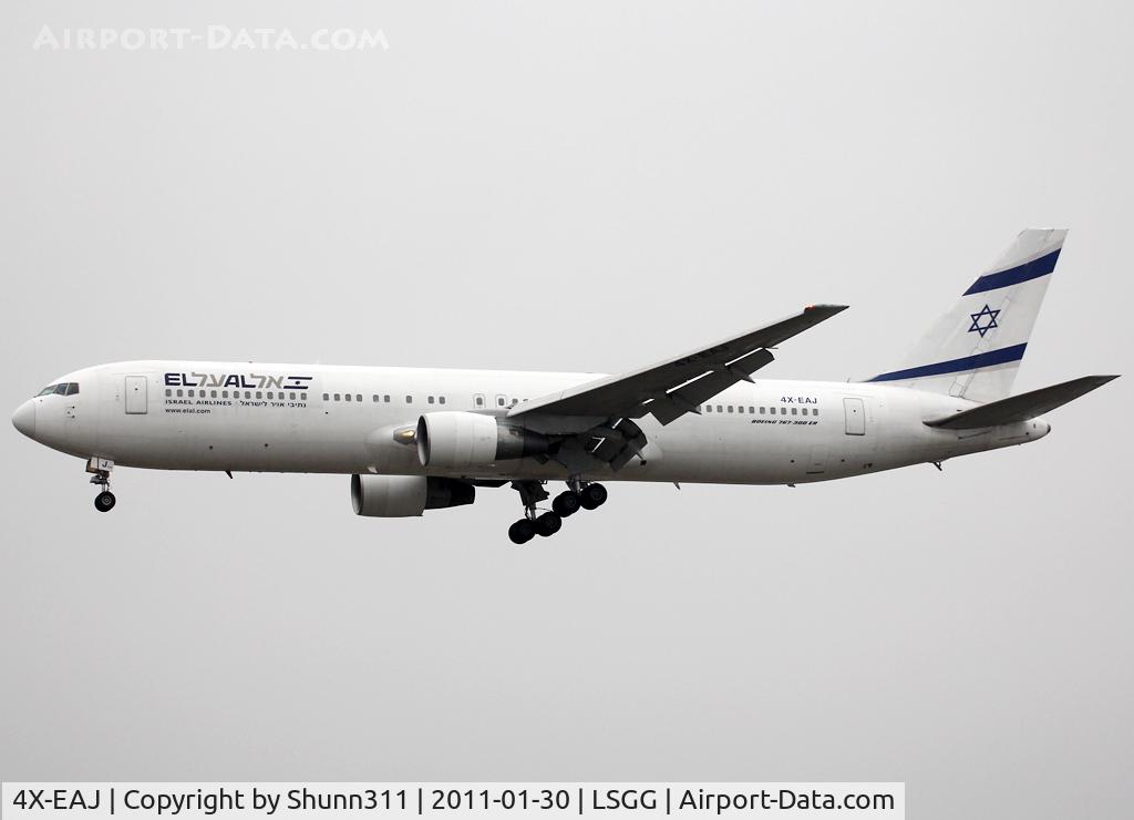 4X-EAJ, 1991 Boeing 767-330/ER C/N 25208/381, Landing rwy 05 in interim c/s