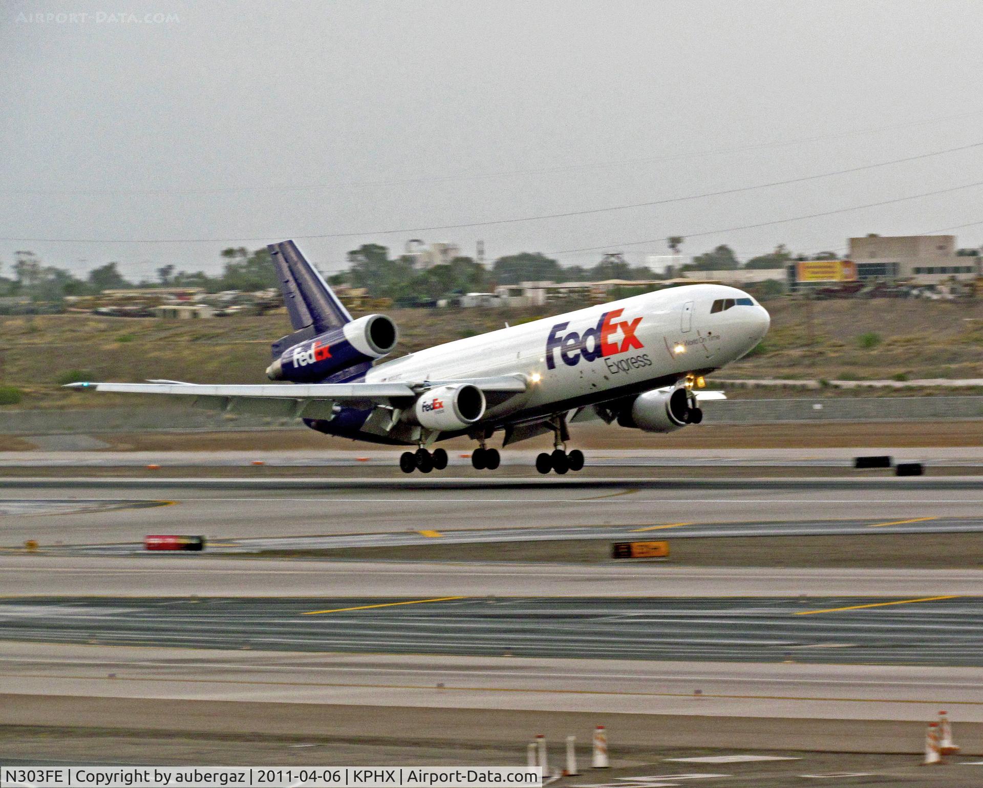 N303FE, 1973 McDonnell Douglas MD-10-30F C/N 46802, Landing at PHX