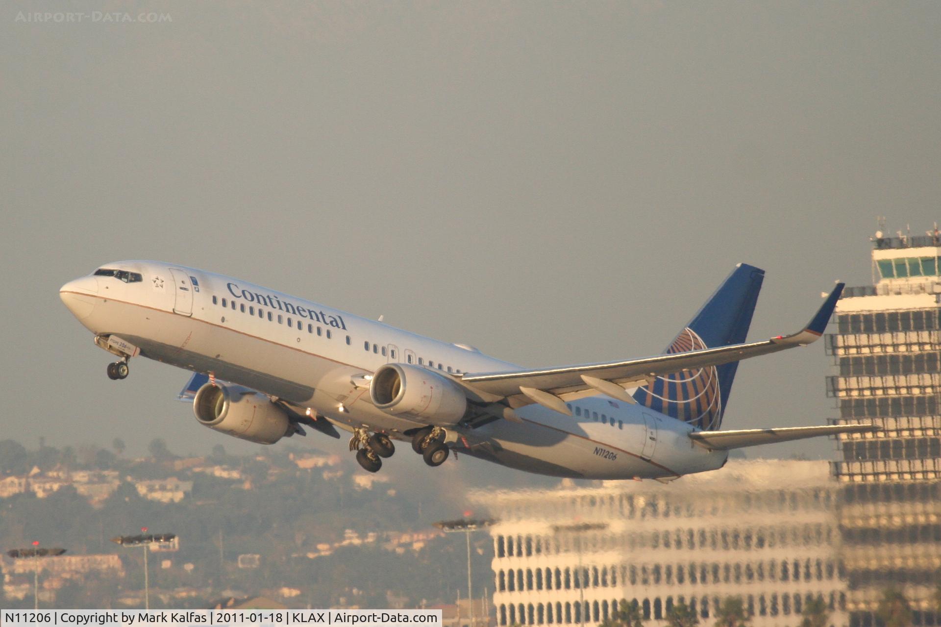 N11206, 2000 Boeing 737-824 C/N 30578, Continental Airlines Boeing 737-824, COA1503 departing RWY 25R KLAX enroute to KEWR.