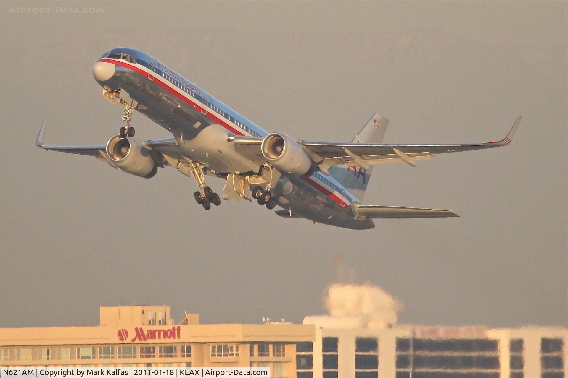 N621AM, 1990 Boeing 757-223 C/N 24579, American Airlines Boeing 757-223 departing RWY 25R KLAX.