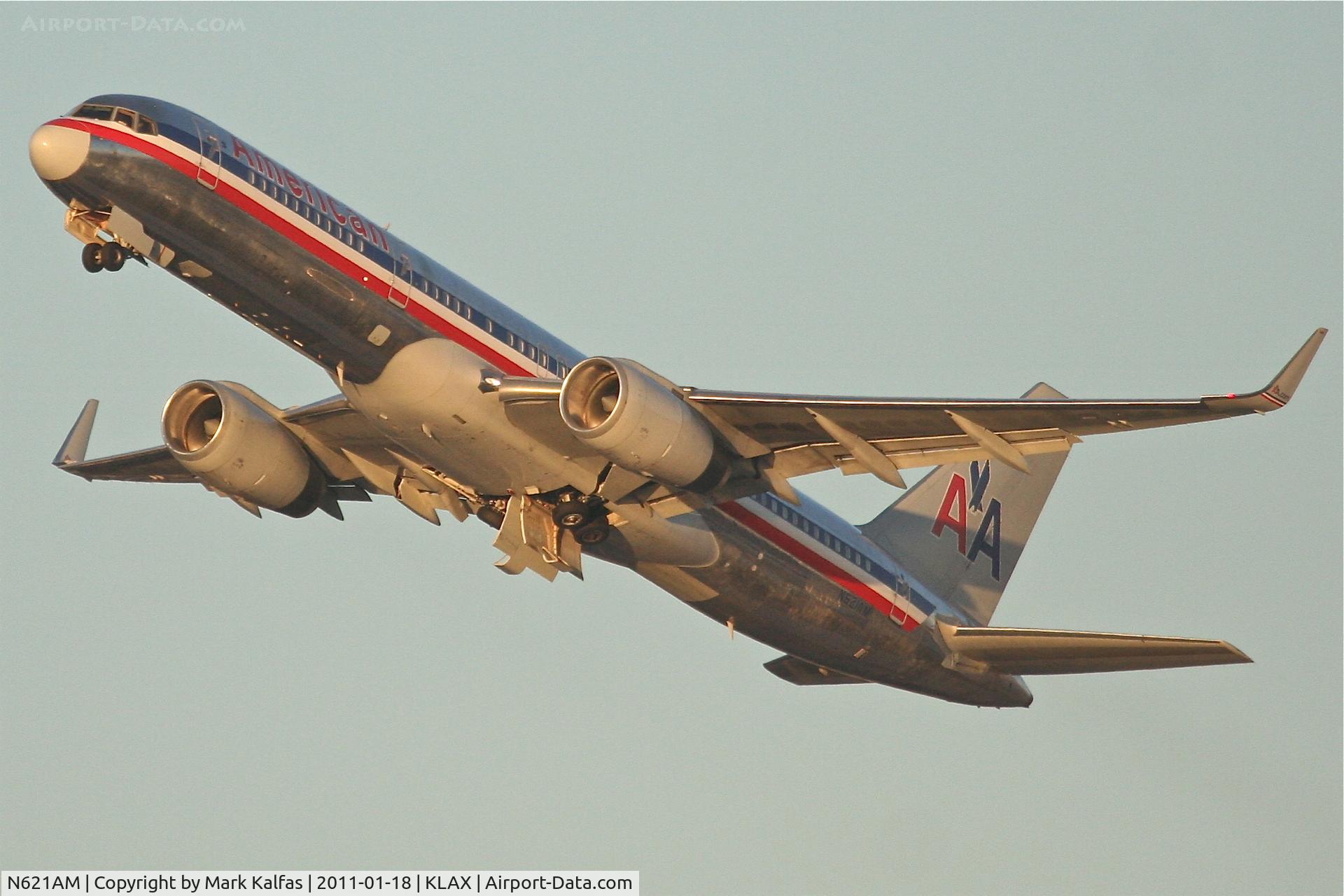 N621AM, 1990 Boeing 757-223 C/N 24579, American Airlines Boeing 757-223 departing RWY 25R KLAX.