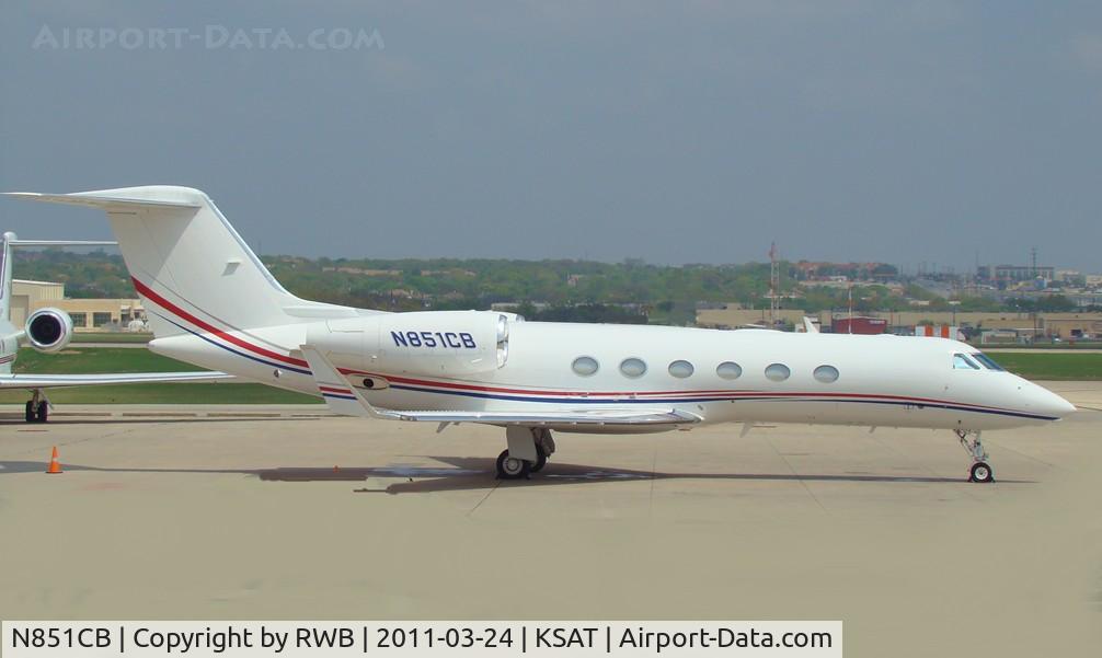 N851CB, 2008 Gulfstream Aerospace GIV-X (G450) C/N 4132, Nice G on the ramp
