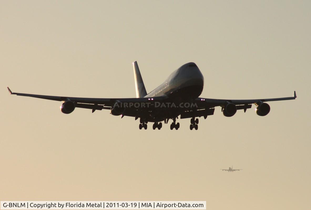 G-BNLM, 1990 Boeing 747-436 C/N 24055, British 747-400 arriving with an Atlas 747-200 turning for final onto another runway