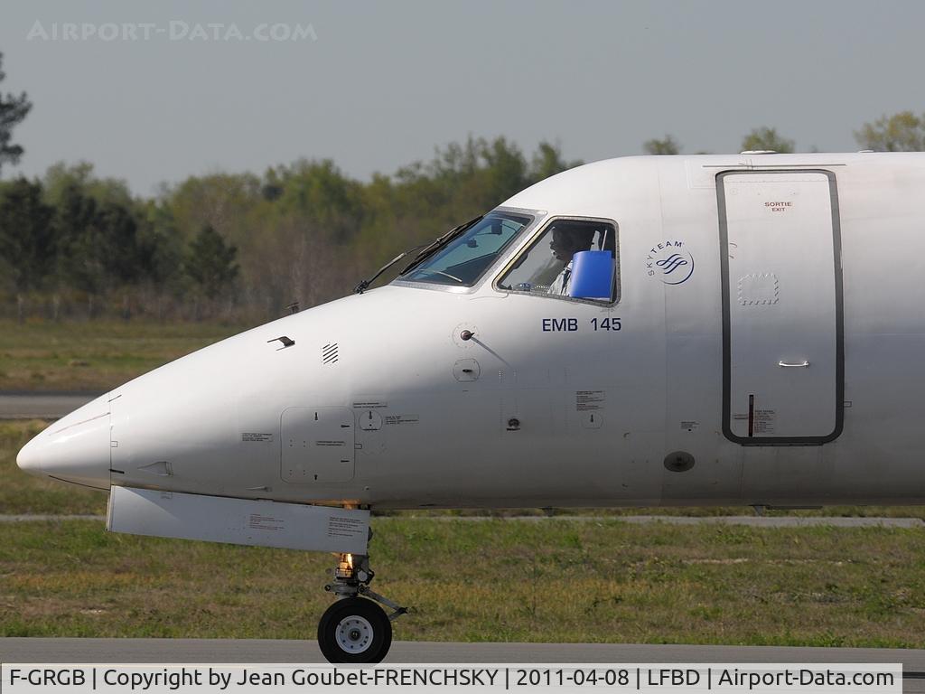 F-GRGB, 1997 Embraer EMB-145EU (ERJ-145EU) C/N 145010, au roulage pour la 05