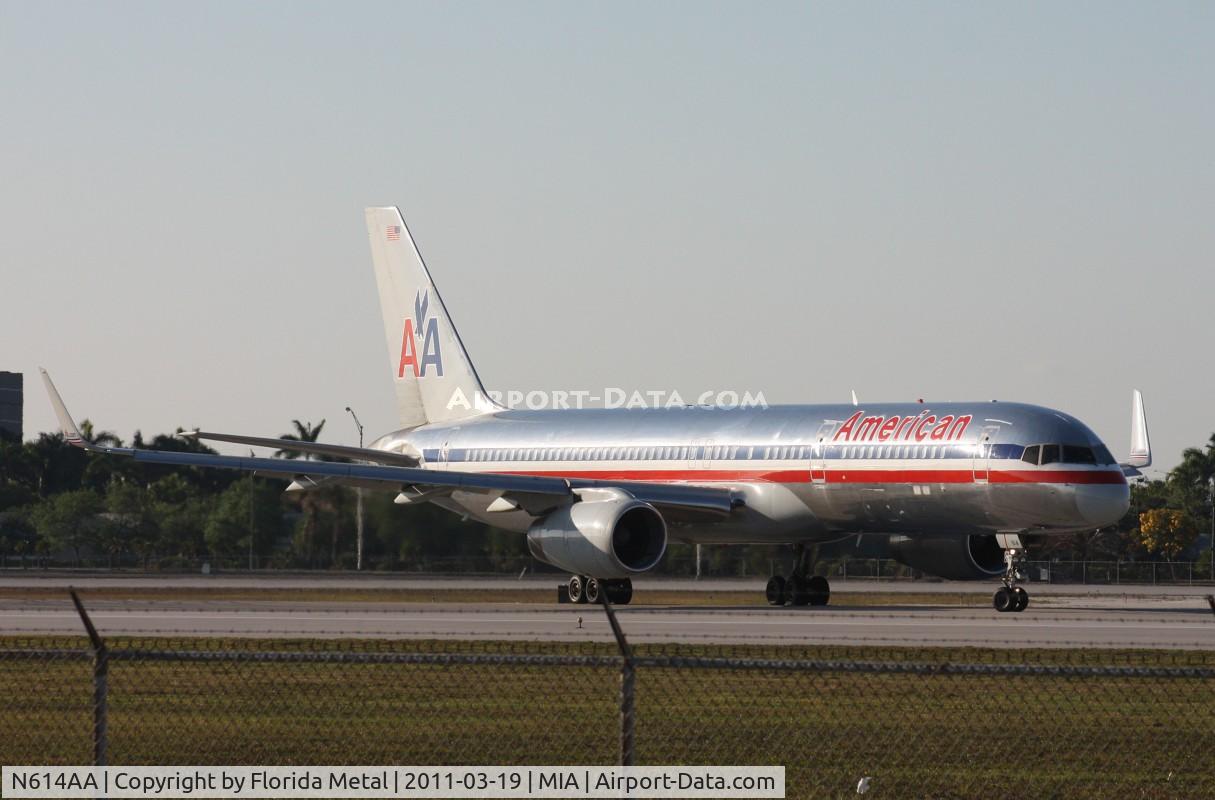 N614AA, 1989 Boeing 757-223 C/N 24490, American 757-200