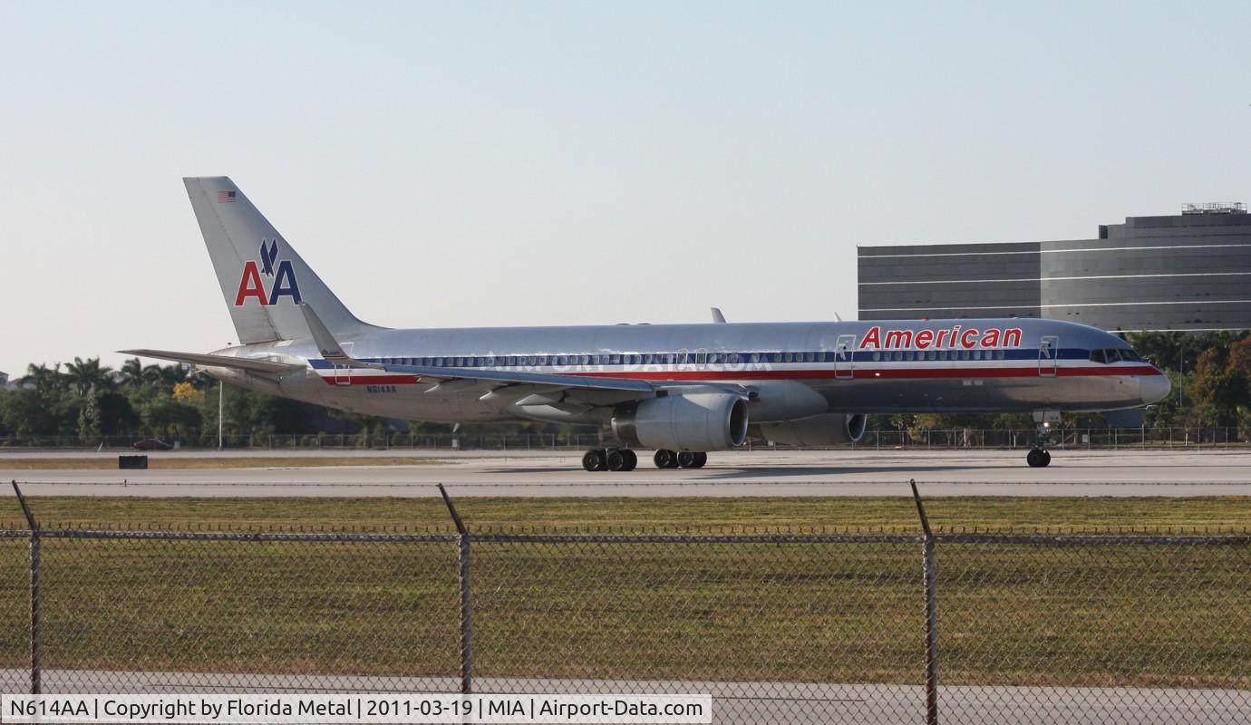 N614AA, 1989 Boeing 757-223 C/N 24490, American 757-200