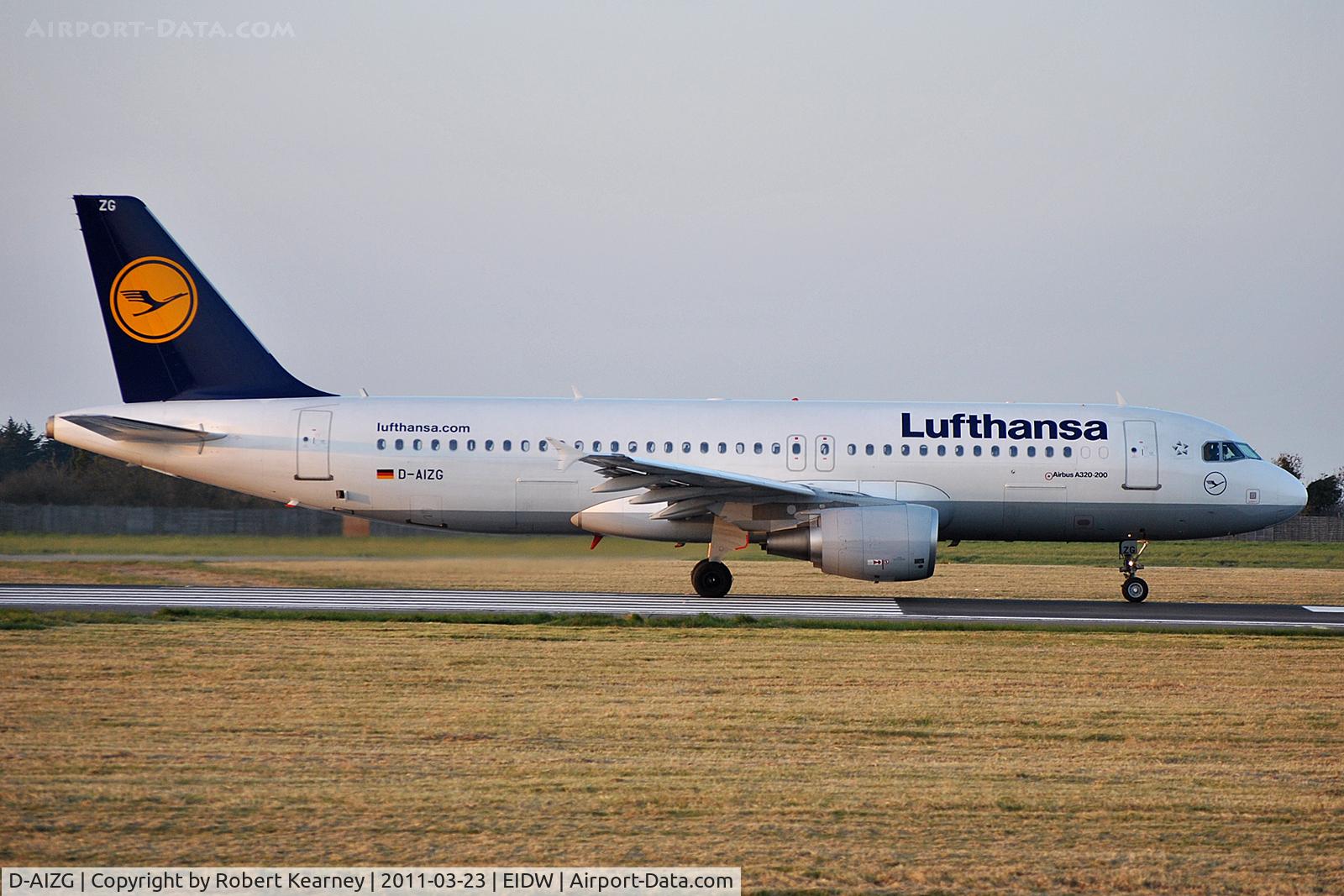 D-AIZG, 2010 Airbus A320-214 C/N 4324, Lining up r/w 10
