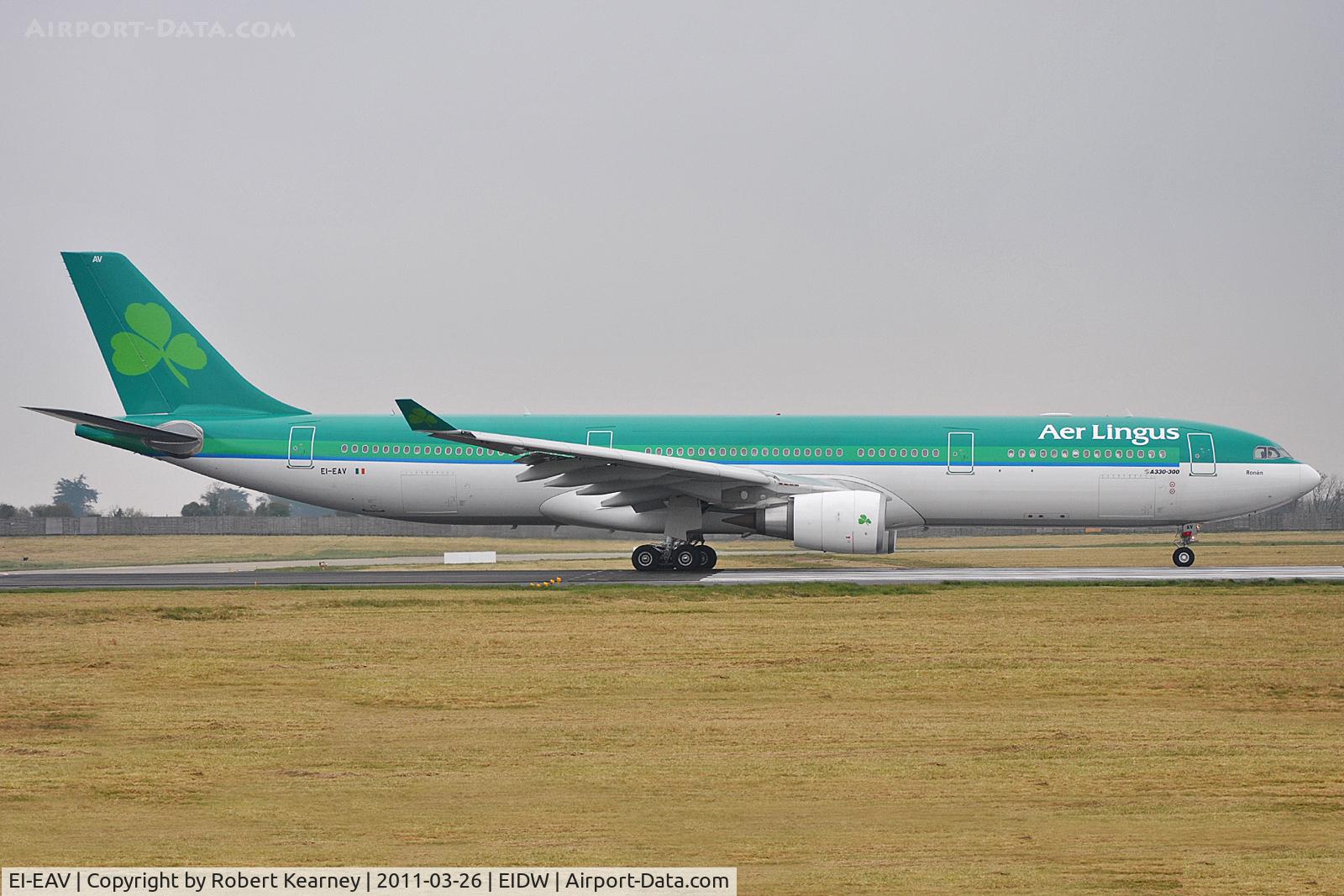 EI-EAV, 2009 Airbus A330-302 C/N 985, Lining up r/w 10