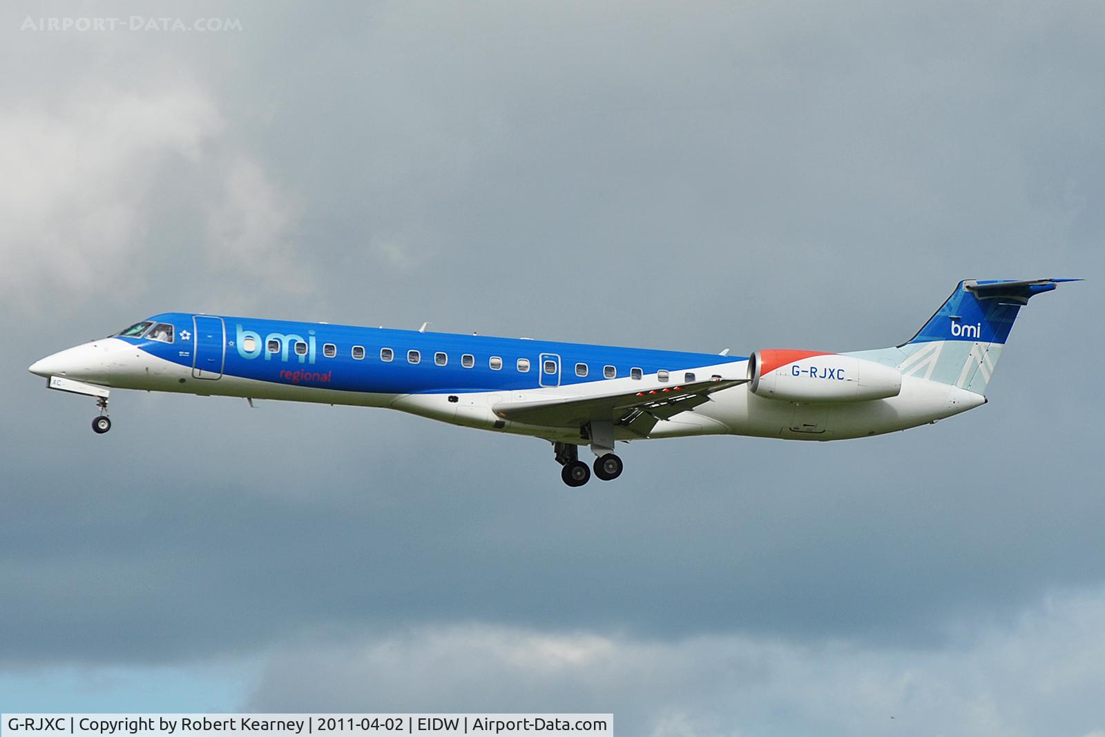 G-RJXC, 1999 Embraer EMB-145EP (ERJ-145EP) C/N 145153, On short finals for r/w 28
