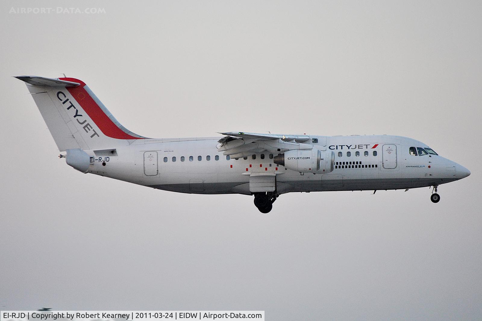 EI-RJD, 1998 BAE Systems Avro 146-RJ85 C/N E.2334, On finals for r/w 10
