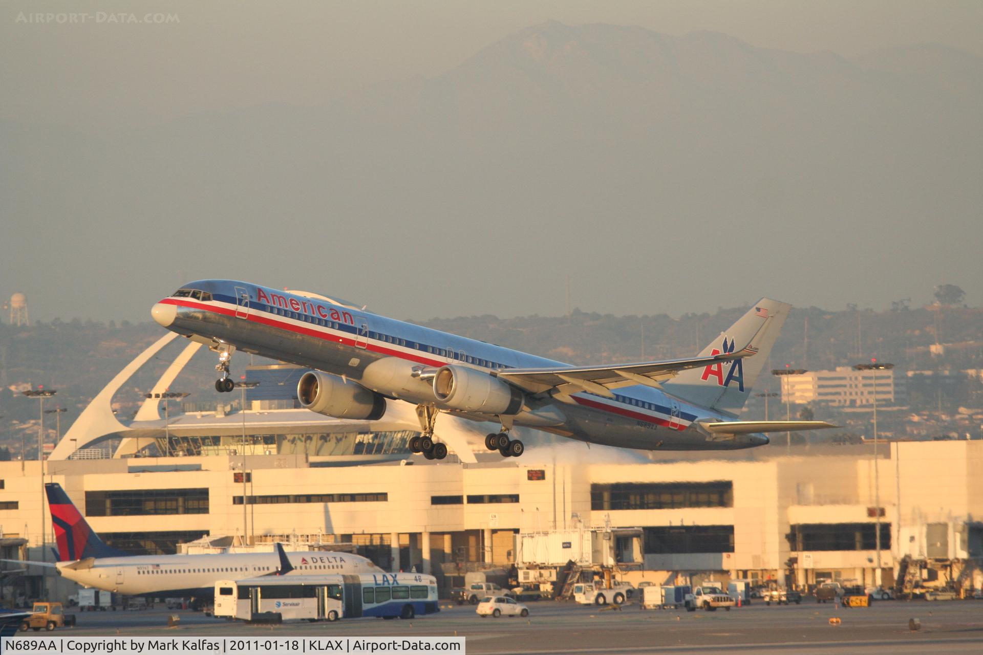 N689AA, 1993 Boeing 757-223 C/N 25731, American Airlines Boeing 757-223, AAL297 departing RWY 25R KLAX, enroute to PHNL.