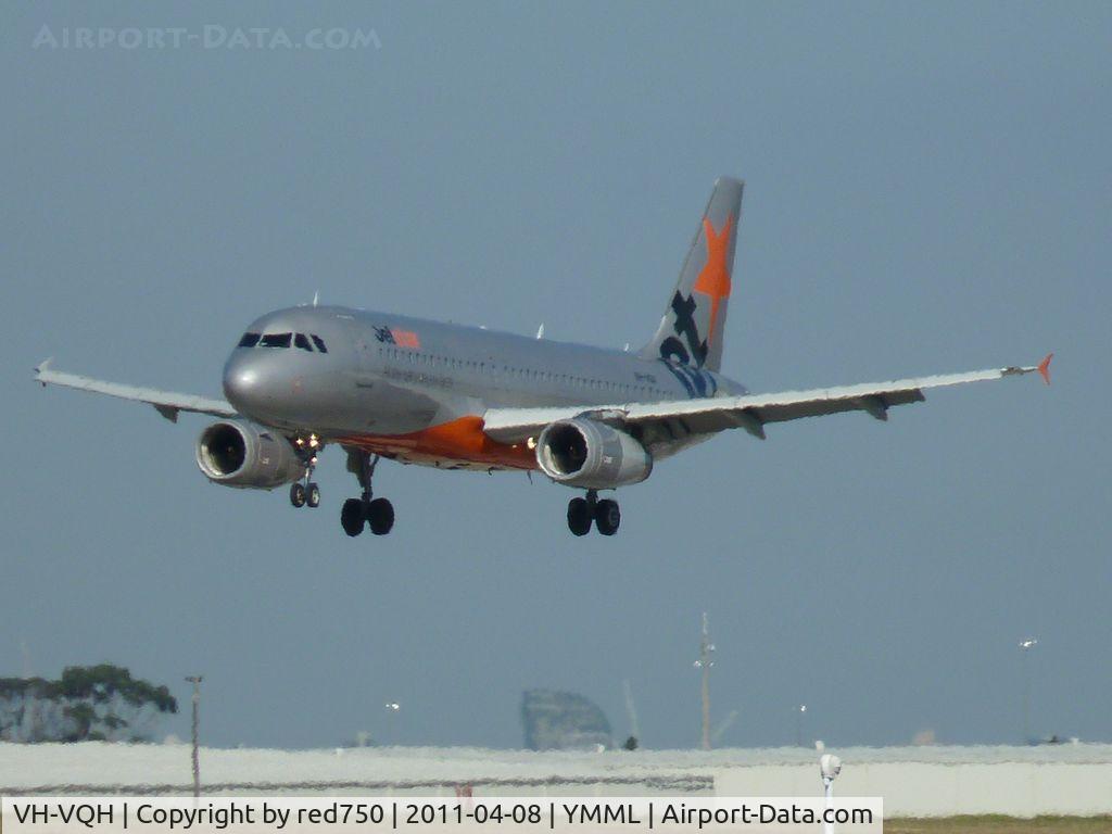 VH-VQH, 2006 Airbus A320-232 C/N 2766, Victor Quebec Hotel approaching runway 34 at Melbourne (Tullamarine)