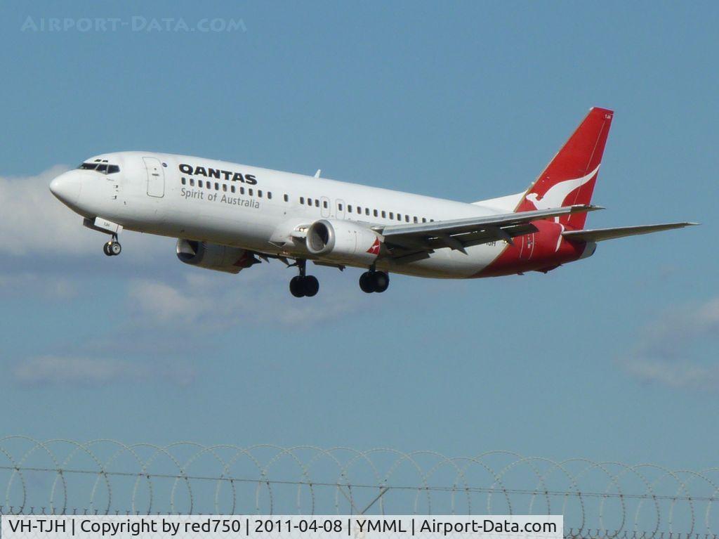 VH-TJH, 1990 Boeing 737-476 C/N 24433, QANTAS Boeing 737 Tango Juliet Hotel approaching runway 34 at Melbourne (Tullamarine)