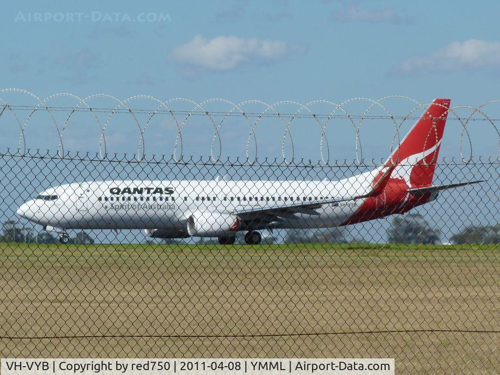 VH-VYB, 2004 Boeing 737-838 C/N 33763, QANTAS Boeing 737 Victor Yankee Bravo lined up on runway 34 at Melbourne (Tullamarine)