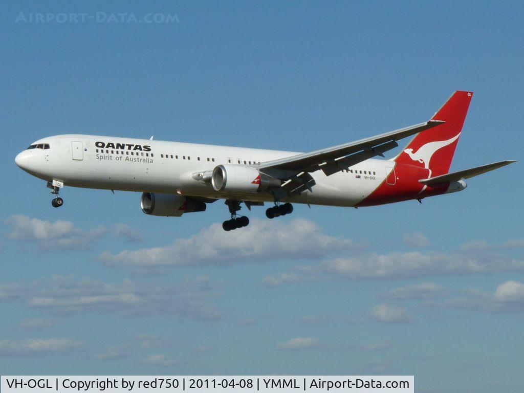 VH-OGL, 1991 Boeing 767-338 C/N 25363, QANTAS Boeing 767 Oscar Golf Lima approaching runway 34 at Melbourne (Tullamarine)