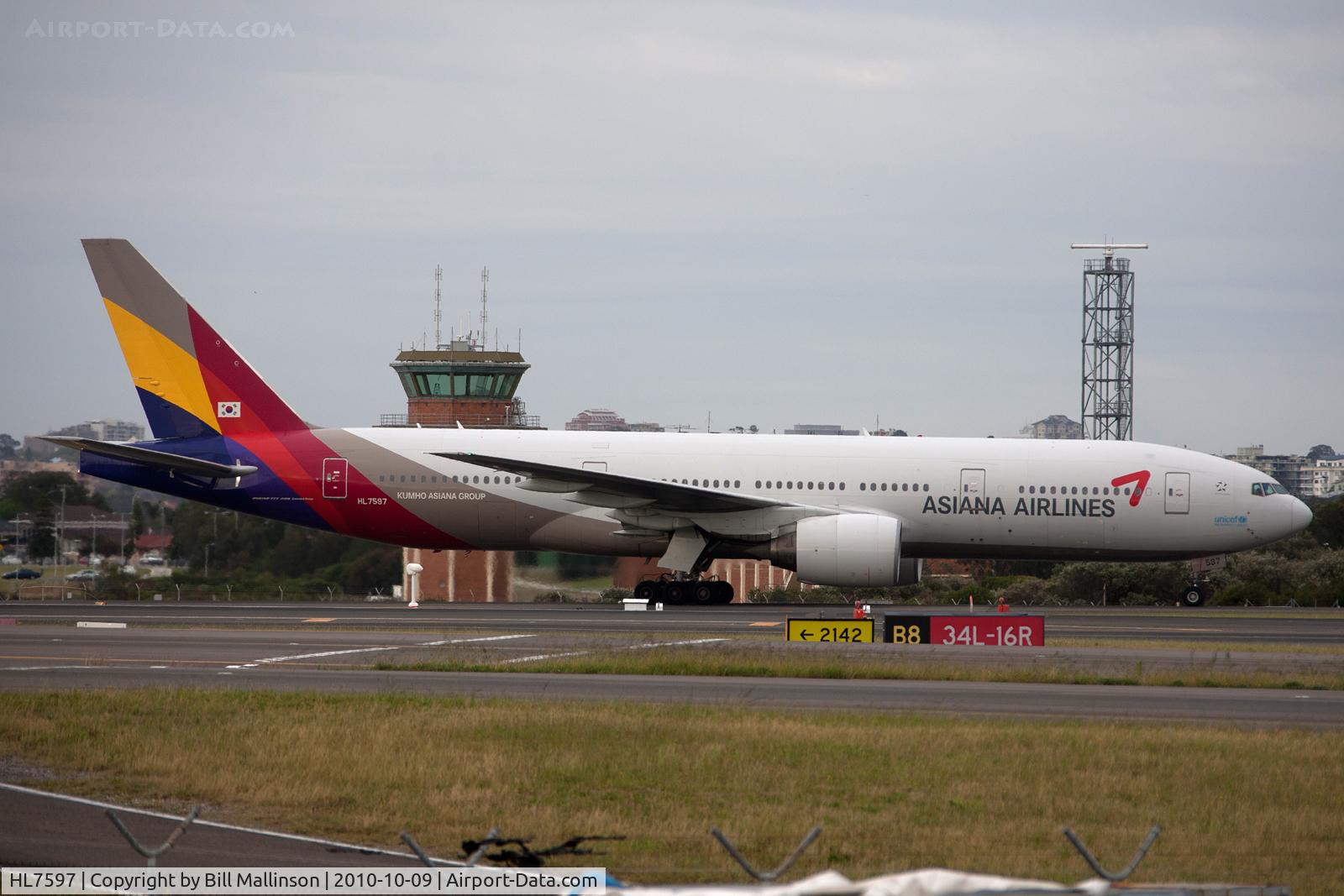 HL7597, 2001 Boeing 777-28E/ER C/N 28686, after arriving on 34R