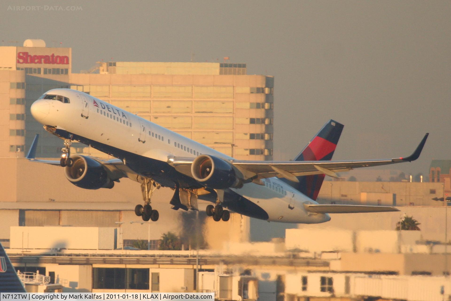 N712TW, 1997 Boeing 757-2Q8 C/N 27624, Delta Airlines Boeing 757-2Q8, DAL2362 departing RWY 25R KLAX enroute to KJFK.