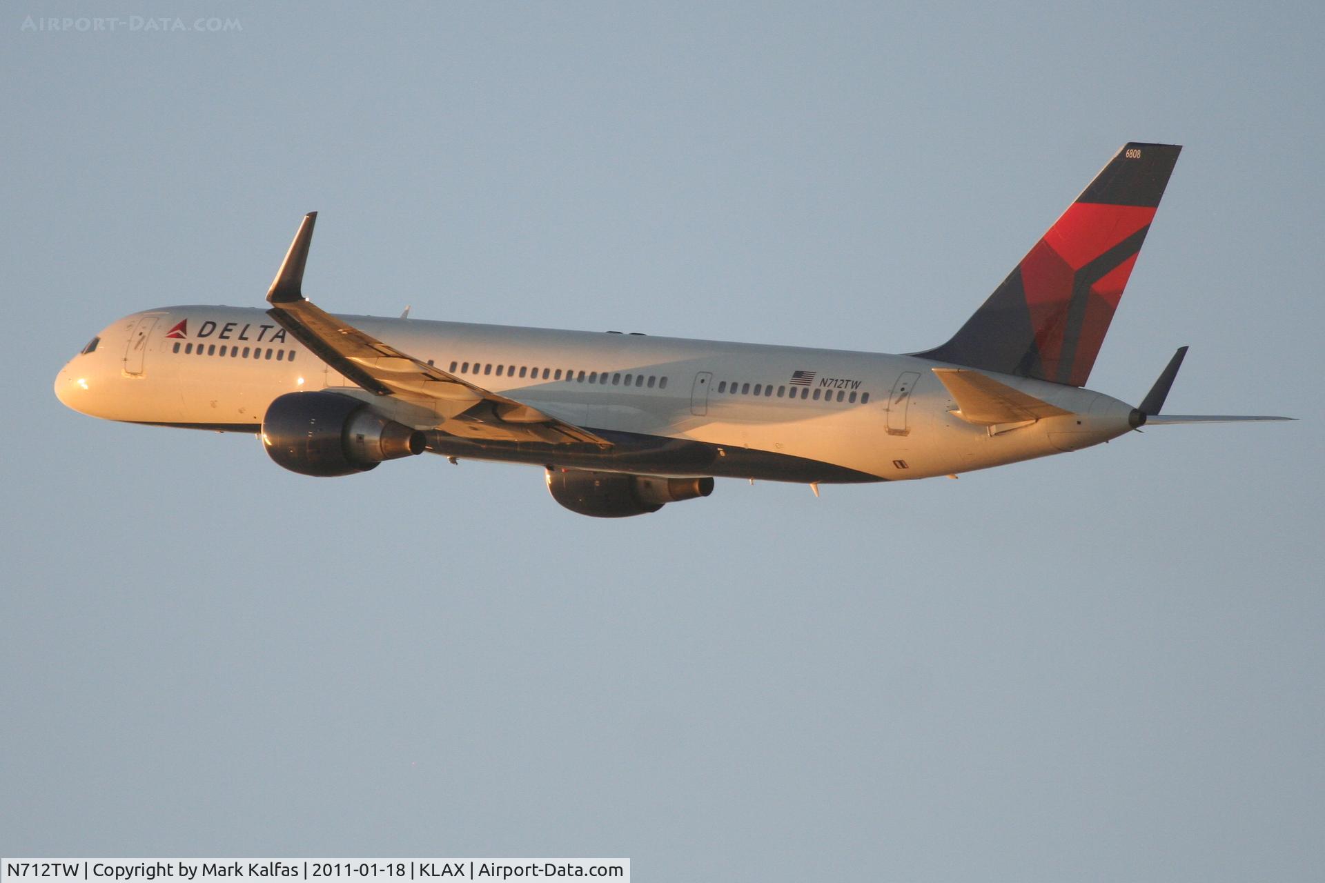 N712TW, 1997 Boeing 757-2Q8 C/N 27624, Delta Airlines Boeing 757-2Q8, DAL2362 departing RWY 25R KLAX enroute to KJFK.