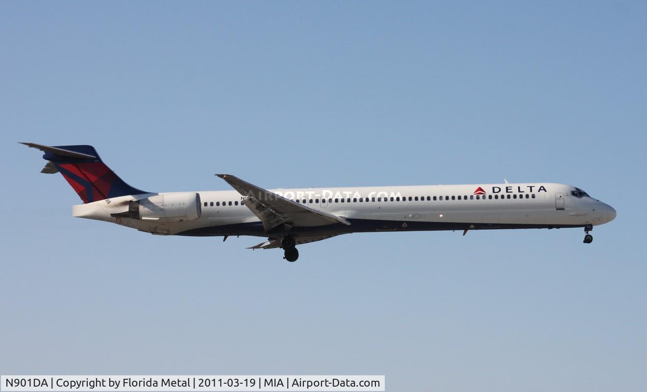 N901DA, 1995 McDonnell Douglas MD-90-30 C/N 53381, Delta MD-90