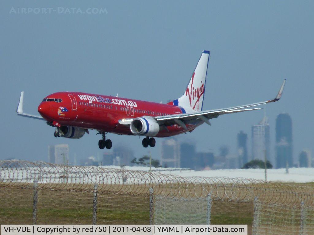 VH-VUE, 2005 Boeing 737-8FE C/N 34167, Virgin Blue Boeing 737 Victor Uniform Echo over the fence approaching runway 34 at Melbourbe (Tullamarine)