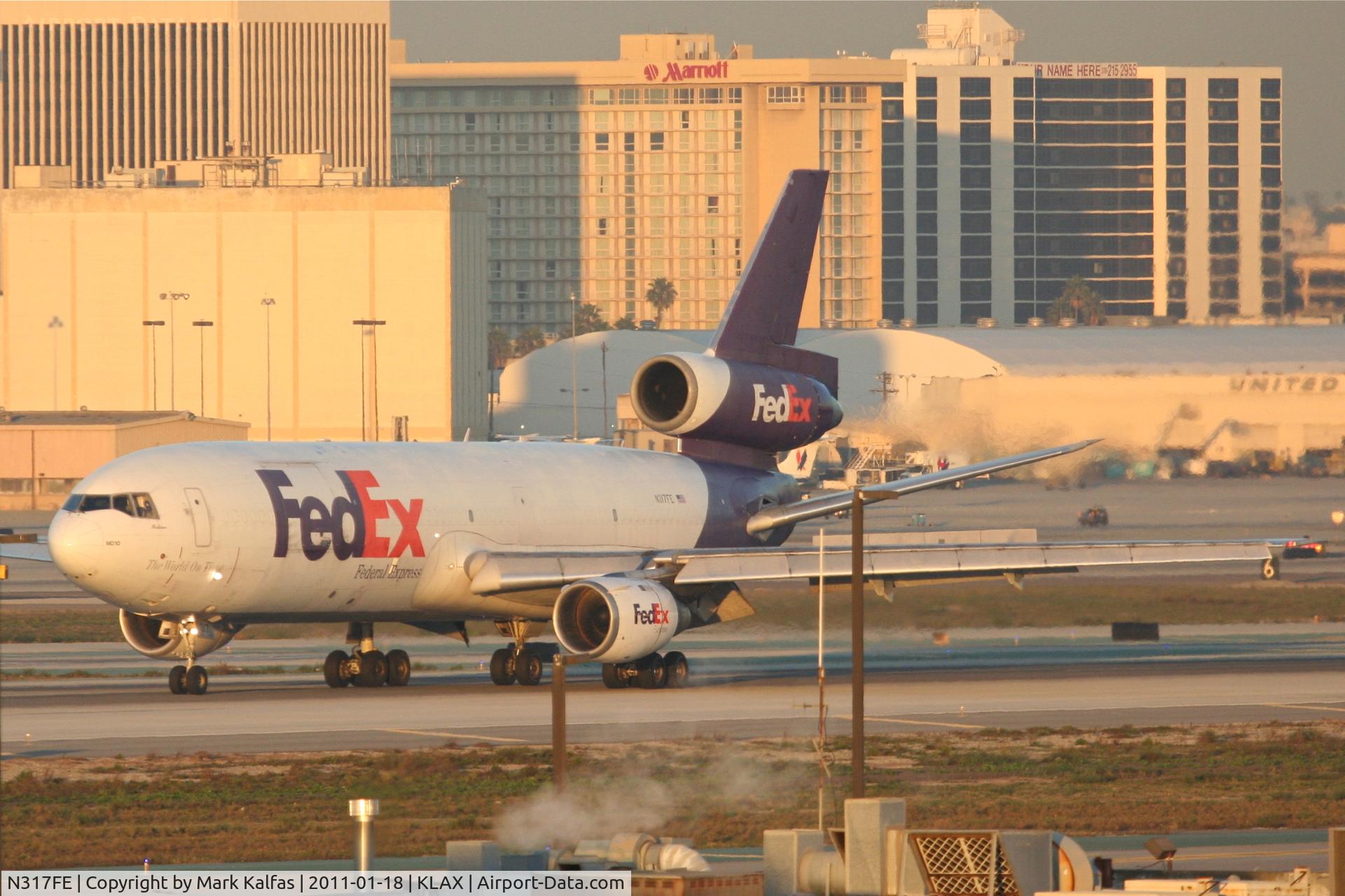 N317FE, 1979 McDonnell Douglas DC-10-30F C/N 46835, FedEx Douglas DC-10-30F arriving from KMEM on RWY 25L KLAX.