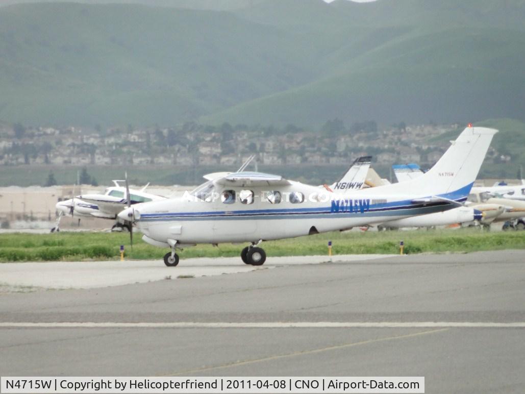 N4715W, 1980 Cessna P210N Pressurised Centurion C/N P21000624, Taxiing over to the runway