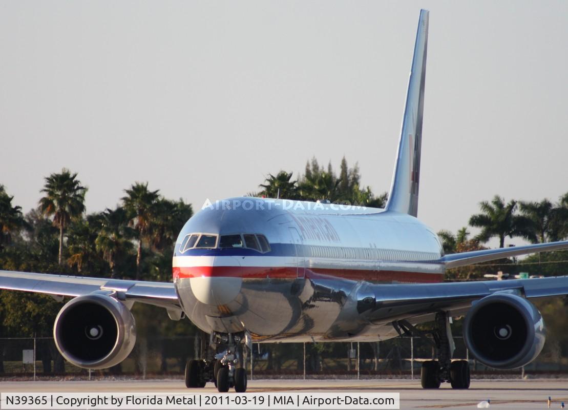 N39365, 1988 Boeing 767-323 C/N 24046, American 767-300