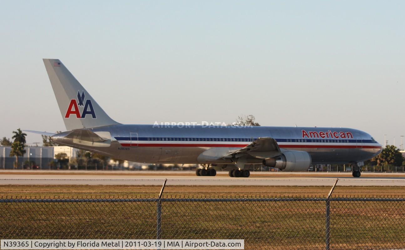 N39365, 1988 Boeing 767-323 C/N 24046, American 767-300