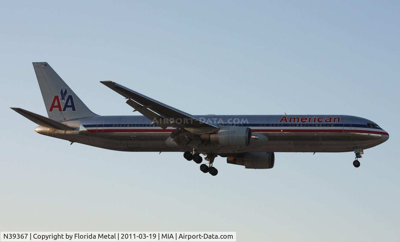 N39367, 1991 Boeing 767-323 C/N 25194, American 767-300
