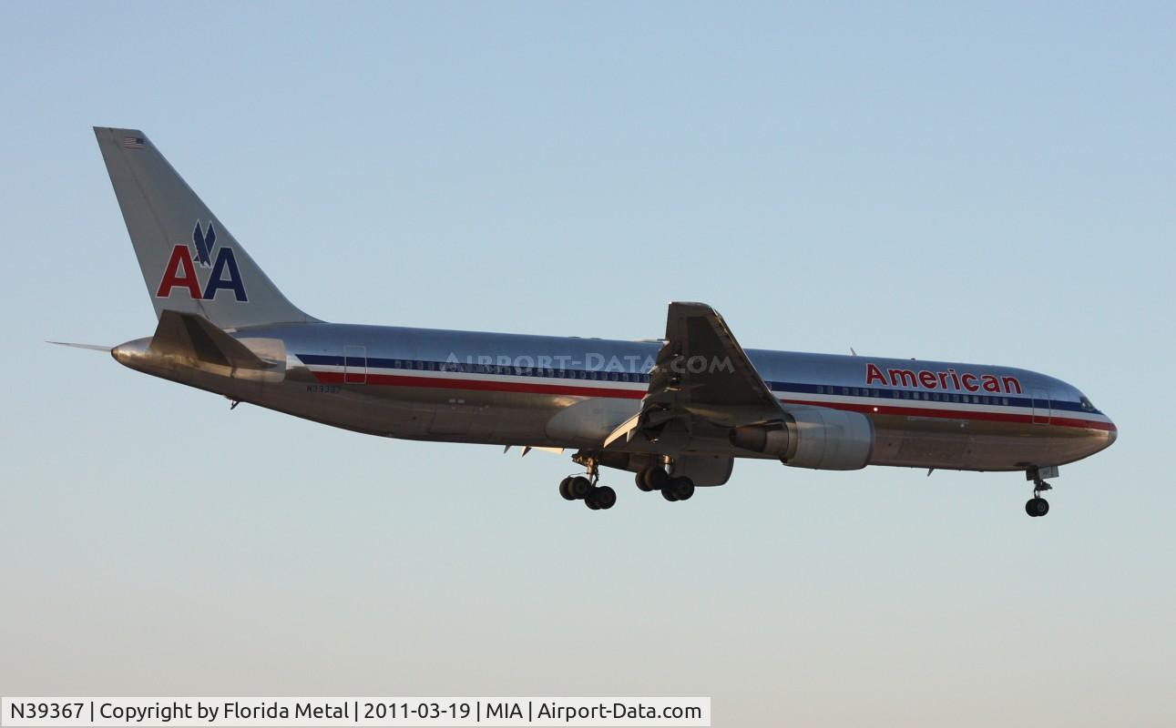 N39367, 1991 Boeing 767-323 C/N 25194, American 767-300