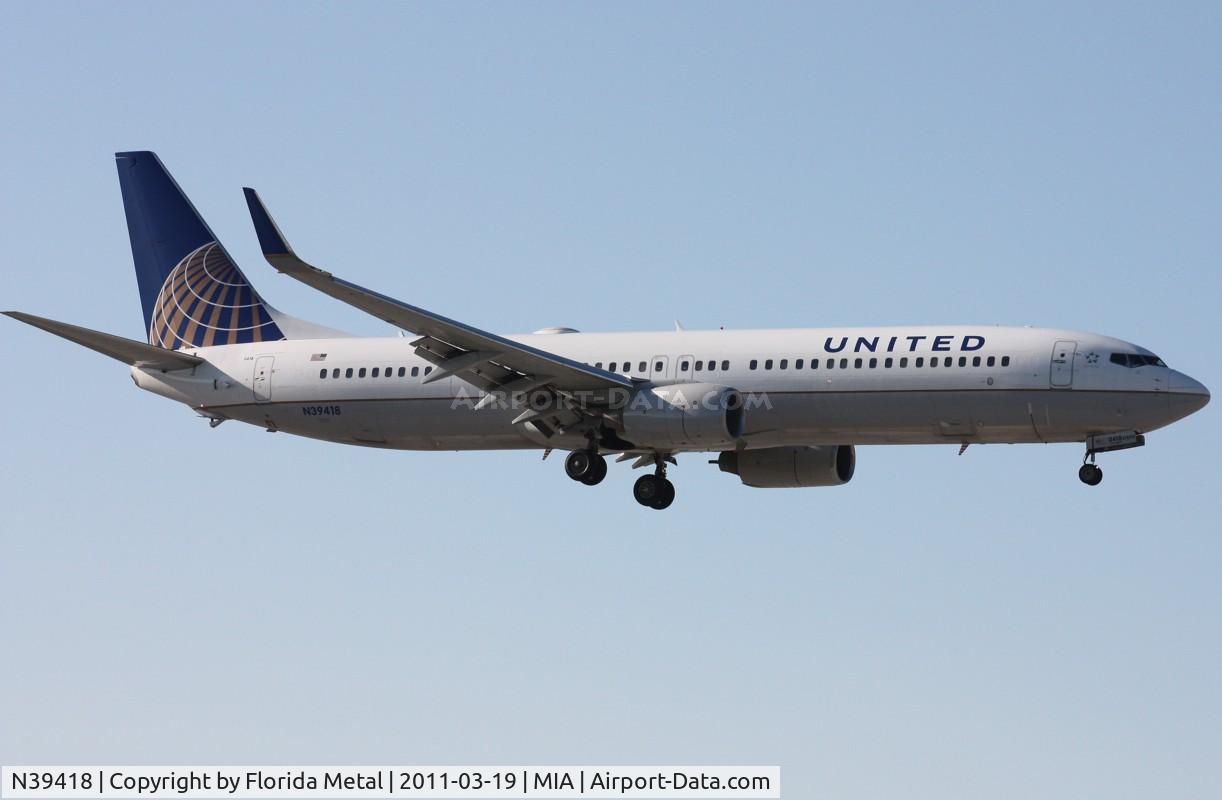 N39418, 2008 Boeing 737-924/ER C/N 33456, United 737-900