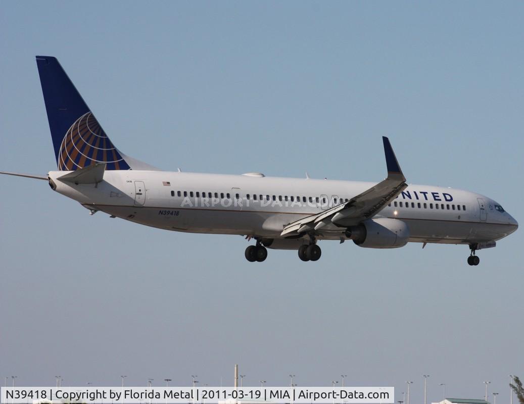 N39418, 2008 Boeing 737-924/ER C/N 33456, United 737-900