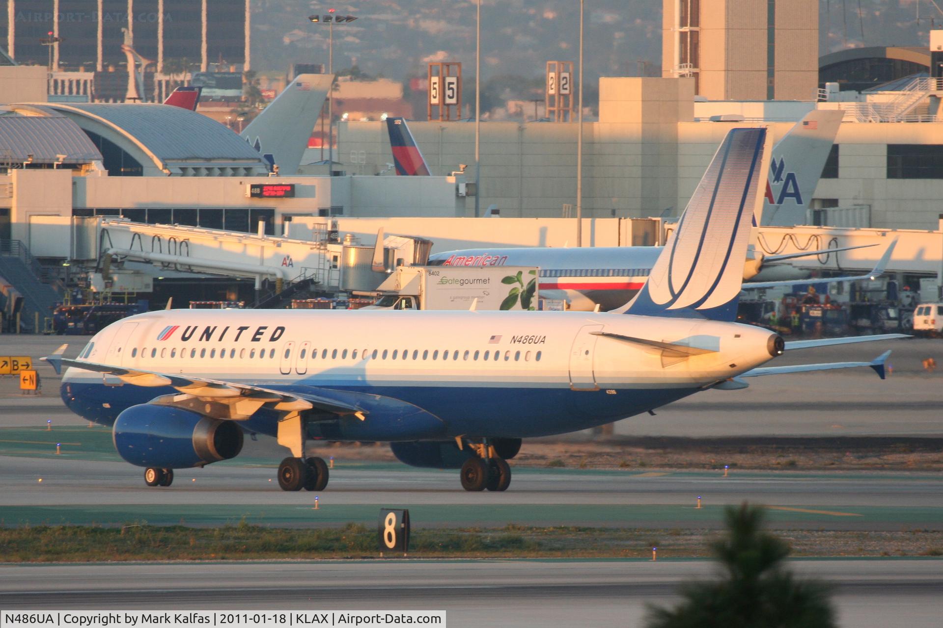 N486UA, 2001 Airbus A320-232 C/N 1620, United Airlines Airbus A320-232, UAL85 arriving from KDEN, turning onto TWY P KLAX.