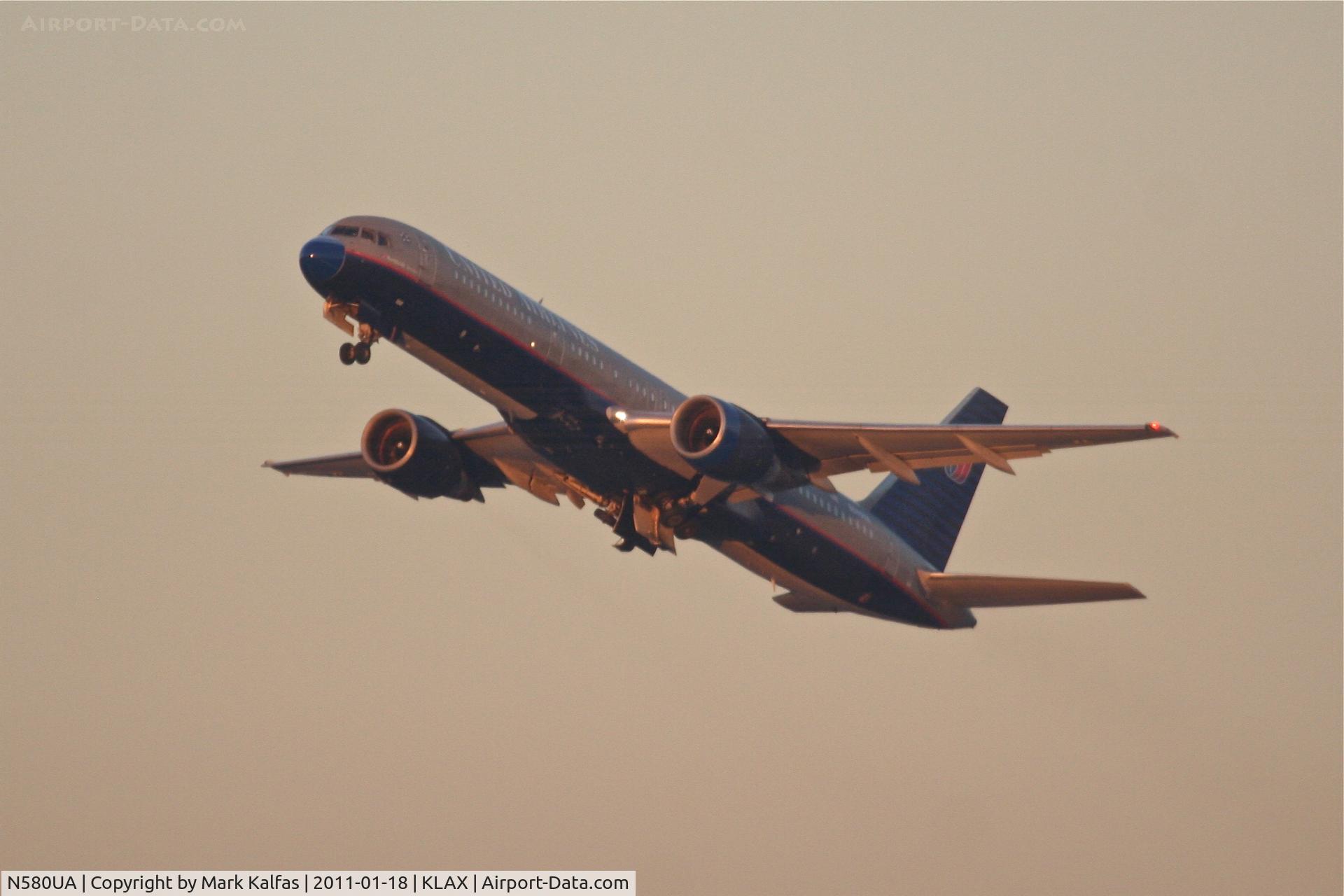 N580UA, 1993 Boeing 757-222 C/N 26698, United Airlines Boeing 757-222, UAL170 departing RWY 25R KLAX, enroute to KSFO.